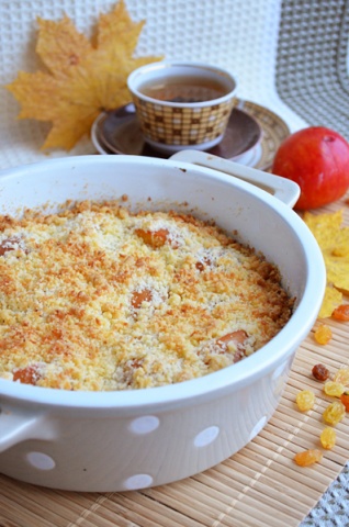 Сливовый крамбл с кокосом