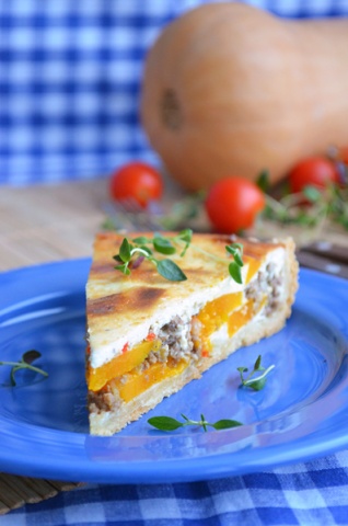 Мясной киш с тыквой и кремом из овечьего сыра