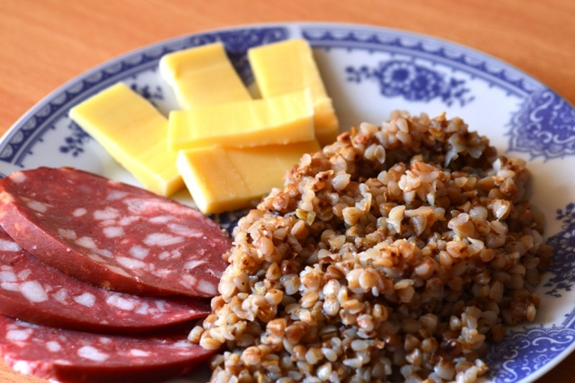 Гречка с колбаской и сыром.JPG