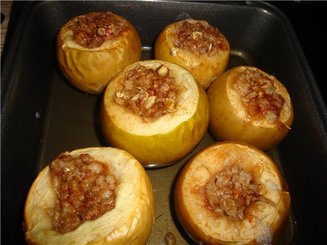 Запеченные яблоки с овсяными хлопьями
