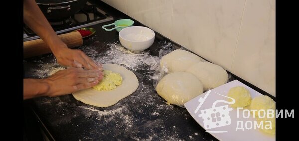Пироги с сыром на сковороде/универсальное дрожжевое тесто фото к рецепту 6