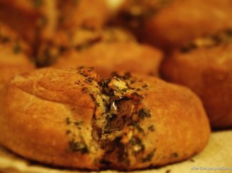 Ароматные чесночные булочки