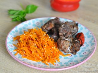 Пикантный морковный салат