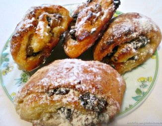 Творожное печенье с орехами и сухофруктами