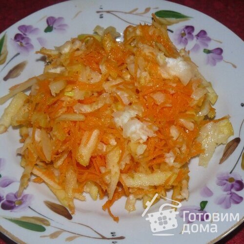 Салат с дайконом, морковью и яблоком