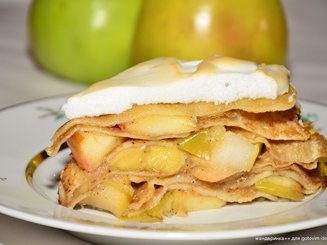Блинный торт с яблоками