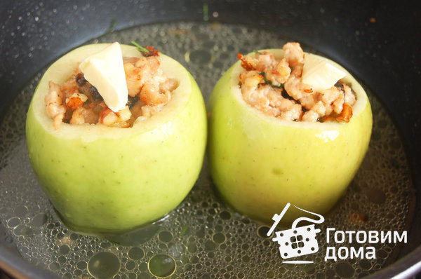 Яблоки, фаршированные курицей, черносливом и грецкими орехами фото к рецепту 4