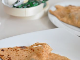 Французские блинчики с камамбером и инжирной горчицей