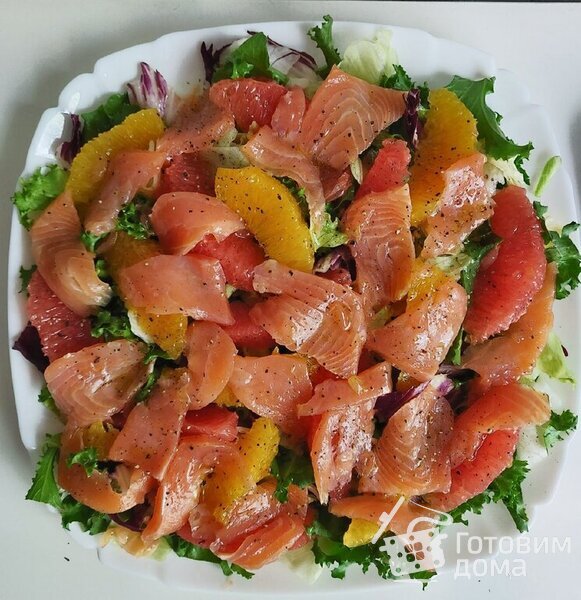 Салат с красной рыбой, грейпфрутом и апельсином фото к рецепту 3