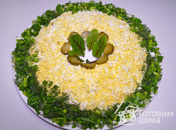Салат праздничный с языком и солеными огурцами фото к рецепту 1