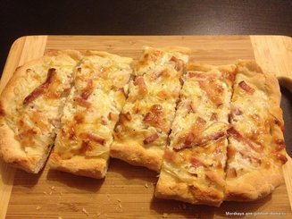 Фламмкухен из Эльзасса - пирог с луком, беконом и сыром