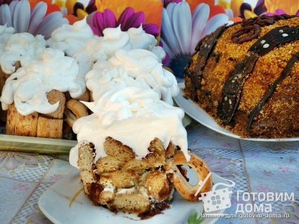 Торт &quot;Пивные кружки с бочкой пива&quot; медовые шарики фото к рецепту 9