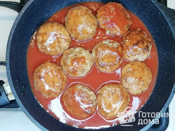 Тефтели с рисом с томатно-сметанной подливкой фото к рецепту 8