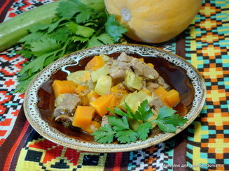 Мясное рагу с тыквой и цуккини