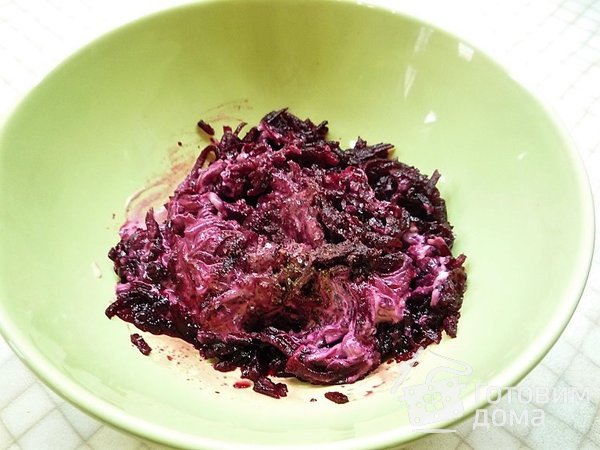 Канапе со свеклой, пармезаном и кедровыми орешками фото к рецепту 4