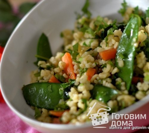 Тёплый салат из булгура и овощей