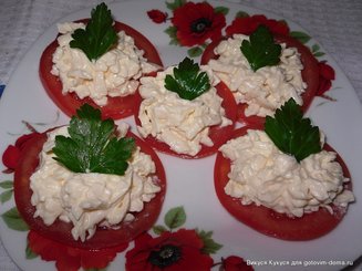 Помидоры с сыром и чесноком
