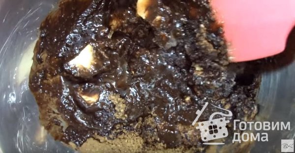 Шоколадный пирог с брусникой и сливочной заливкой фото к рецепту 1