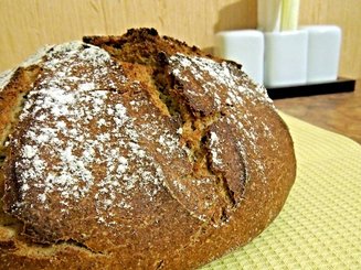Деревенский ржаной хлеб на дрожжах