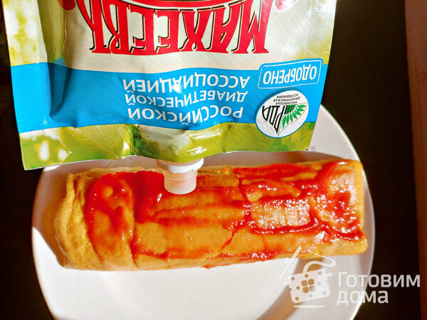 Яичный рулет с овощами и кетчупом #Махеевъ «Томатный без сахара и крахмала» фото к рецепту 7
