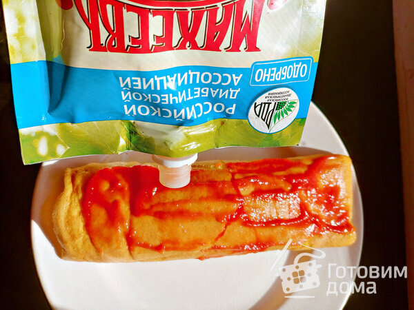 Яичный рулет с овощами и кетчупом #Махеевъ «Томатный без сахара и крахмала» фото к рецепту 7