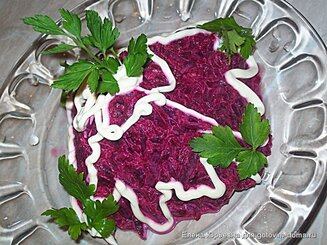 Салат из свеклы, чернослива, грецких орехов
