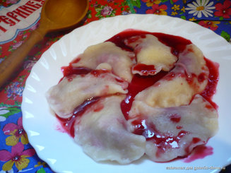 Вареники с вишней и вишневым соусом