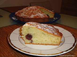 Легкий вишневый пирог