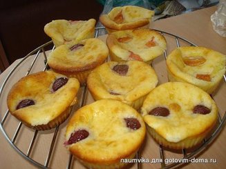 Творожные маффины с кремом патисьер и черешней