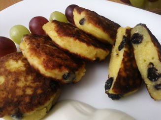 Сырники "Зимняя вишня" с бананом