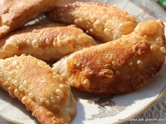 Чебуреки с куриным фаршем