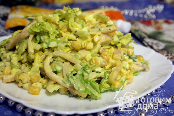 Салат с кальмарами и сырным соусом фото к рецепту 6