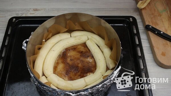 Нежный пирог с карамелизованными бананами фото к рецепту 4