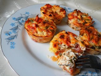 Творожные мини-запеканки с овощами и зеленью