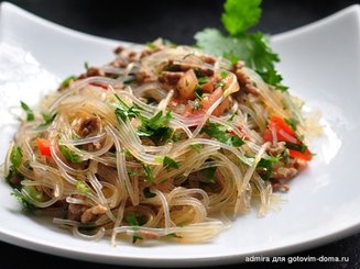 Стеклянная лапша с фаршем и овощами