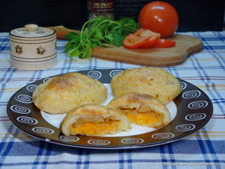 Картофельные зразы с капустой, грибами и солёными огурцами