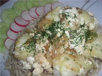 Хек с луком в сметанном соусе