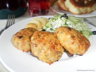 Запеченные котлеты из мяса с картофелем