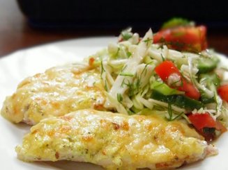 Куриная грудка под сметанно-чесночным соусом