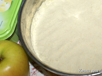 Пирог с заварным кремом и яблоками