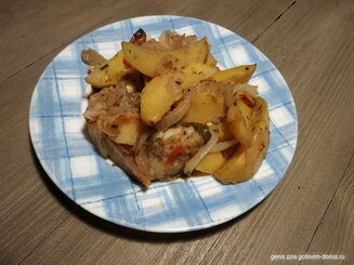 Картофель маринованный и запеченный в духовке с овощами