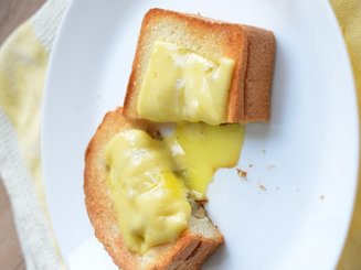 Горячие бутерброды  (яичница в хлебе)