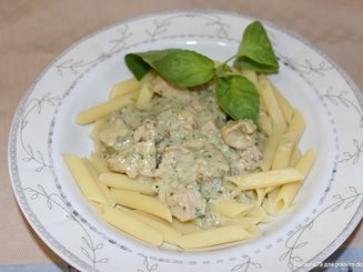 Куриное филе в сливках с базиликовым песто