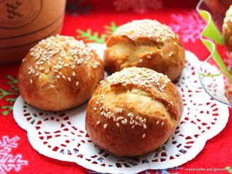 Бездрожжевые турецкие сырные булочки с кунжутом