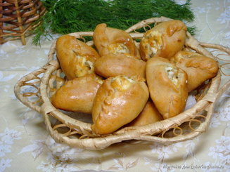 Открытые пирожки с сыром и зеленью