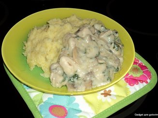 Курица с шампиньонами в сливочном соусе