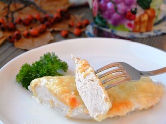 Куриная грудка под сметанно-чесночным соусом
