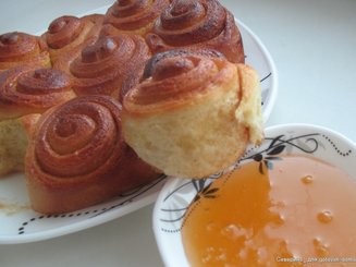 Сахарные булочки с медовой глазурью "Roulé au miel"