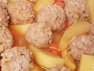 Юварлакя коккинисто (тефтели в соусе)