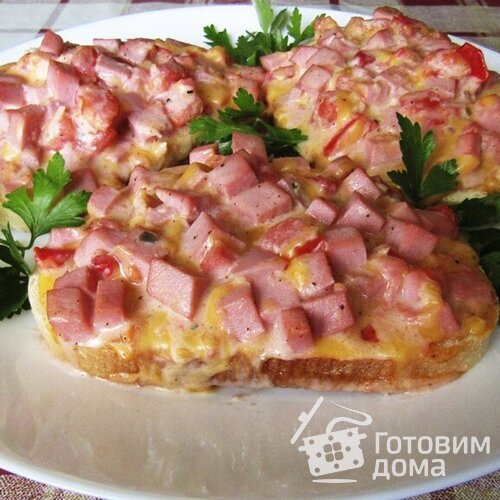 Горячий бутерброд со вкусом пиццы